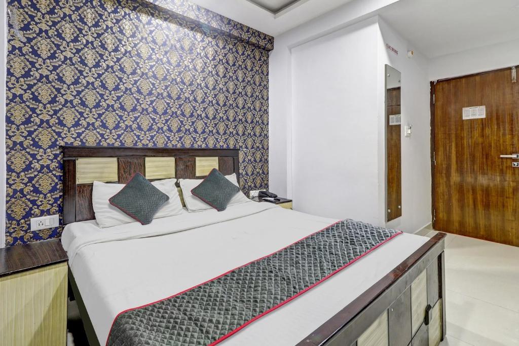 OYO Townhouse 82047 Srk Live Inn Castle Near Ragigudda Sri Prasanna Anjaneyaswamy Temple