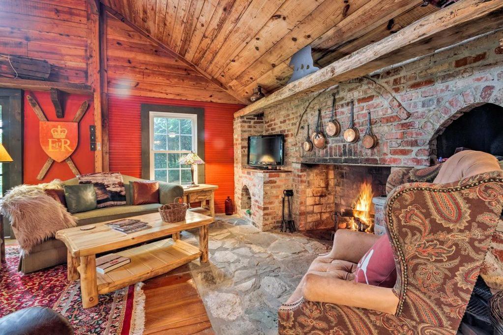 Ginny's Cabin (Spruce Pine)