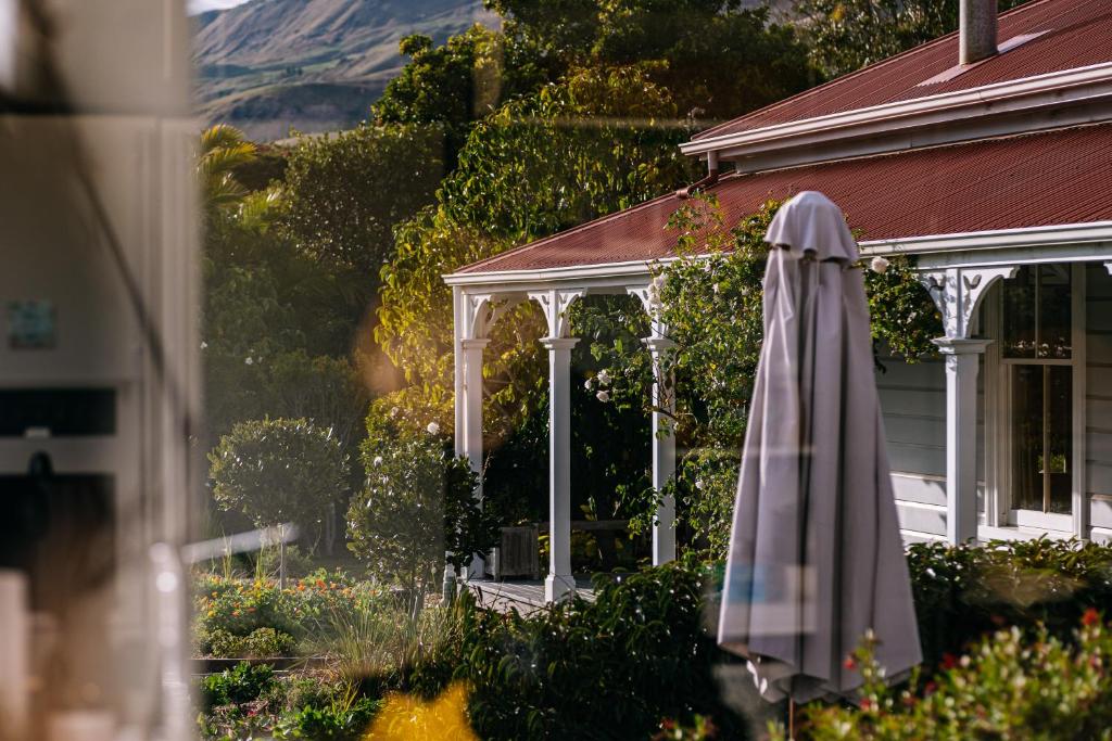 International award-winning country cottage with Pacific views