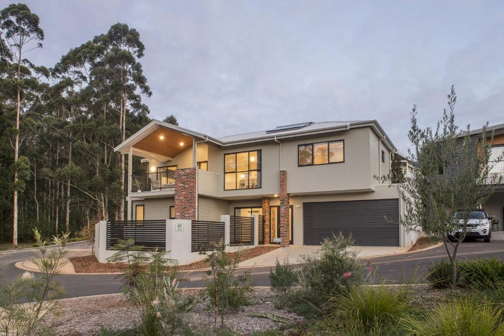 Villa Dante - walk to town - brand new town house
