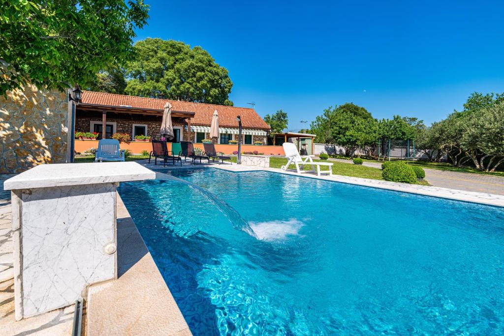 Authentic stone house Momo with private pool