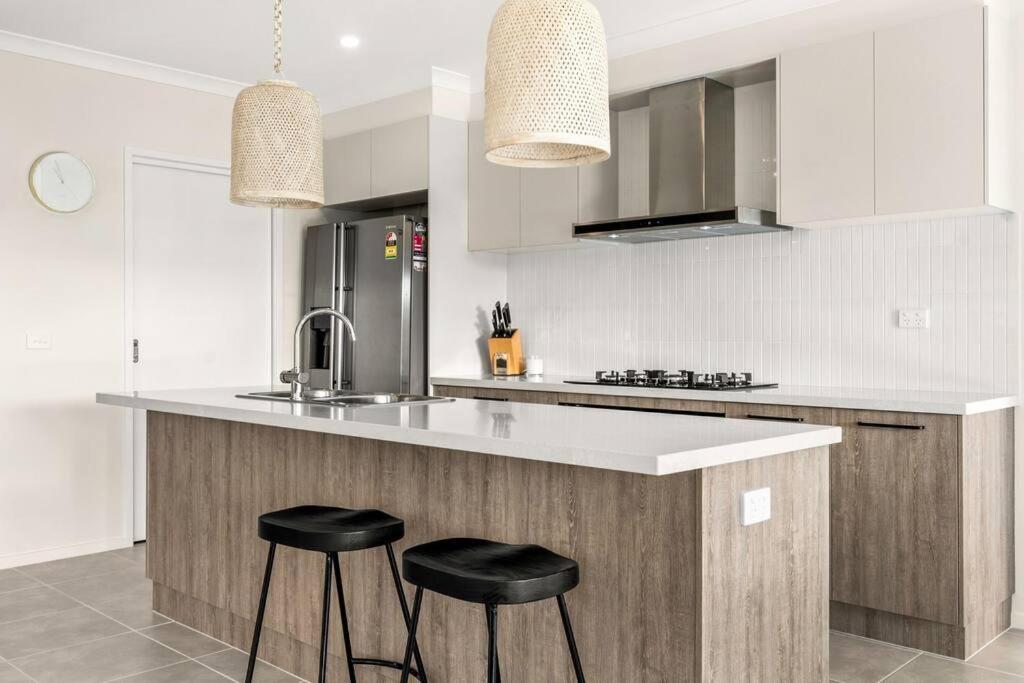 Elsa Remo - Stylish Ultra modern